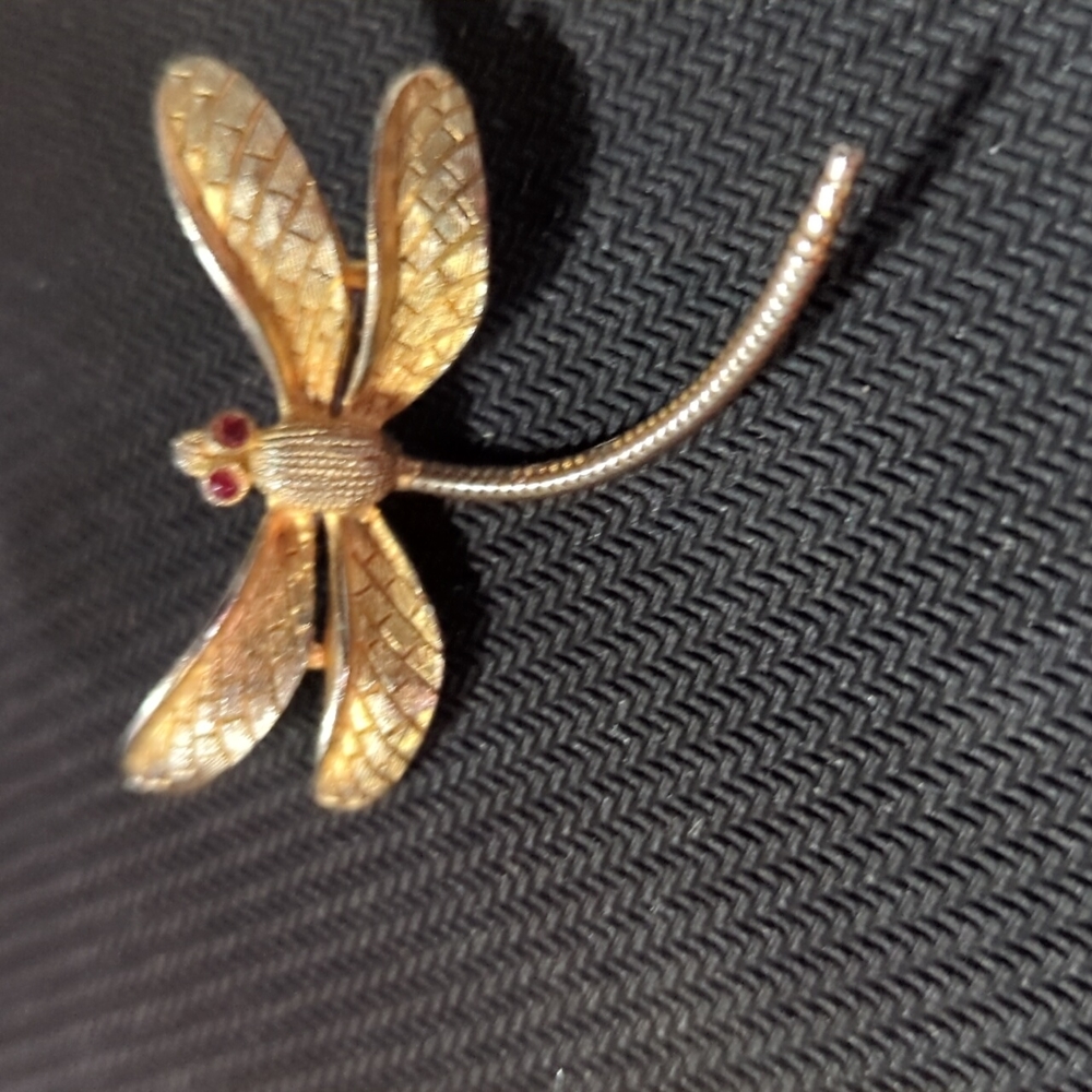 Vintage Dragonfly pin with reticulated tail.